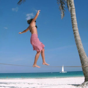 Slacklinen am Strand mit der Travelline
